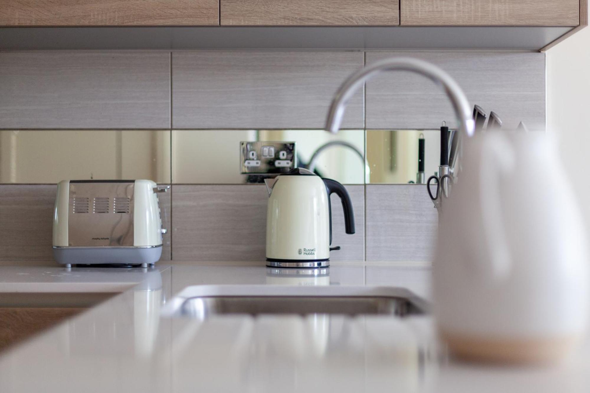 The River Thames Collection Apartment *